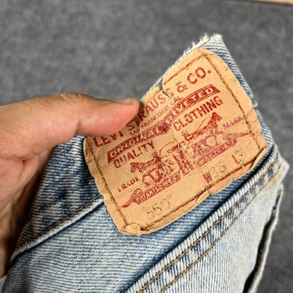 Levis‎ 550 Jeans Mens Size 36x34 Light Wash Distressed Relaxed Tapered